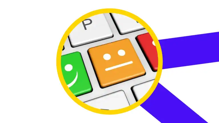 מקשי מקלדת עם פרצופון מחייך, ניטרלי ועצוב, סמל למדידת שביעות רצון של לקוחות